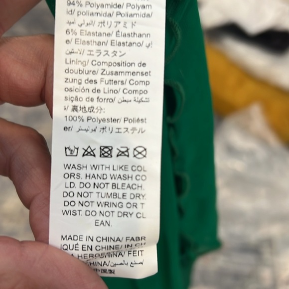 Floerns Green Halter Top size small. NWOT! - Picture 8 of 8